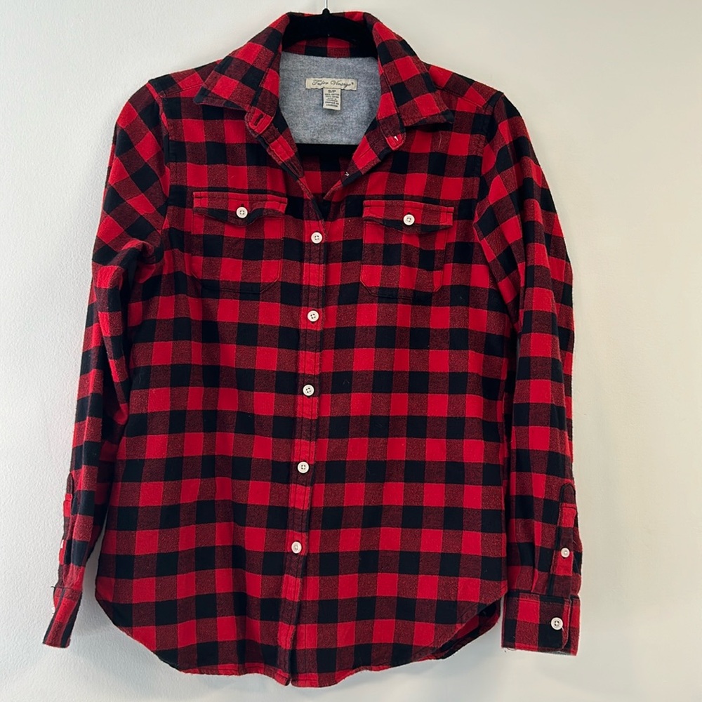 Red and black plaid flannel long sleeve shirt